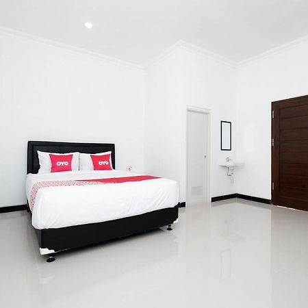 Oyo 1611 Four D'Home Solo Exteriér fotografie