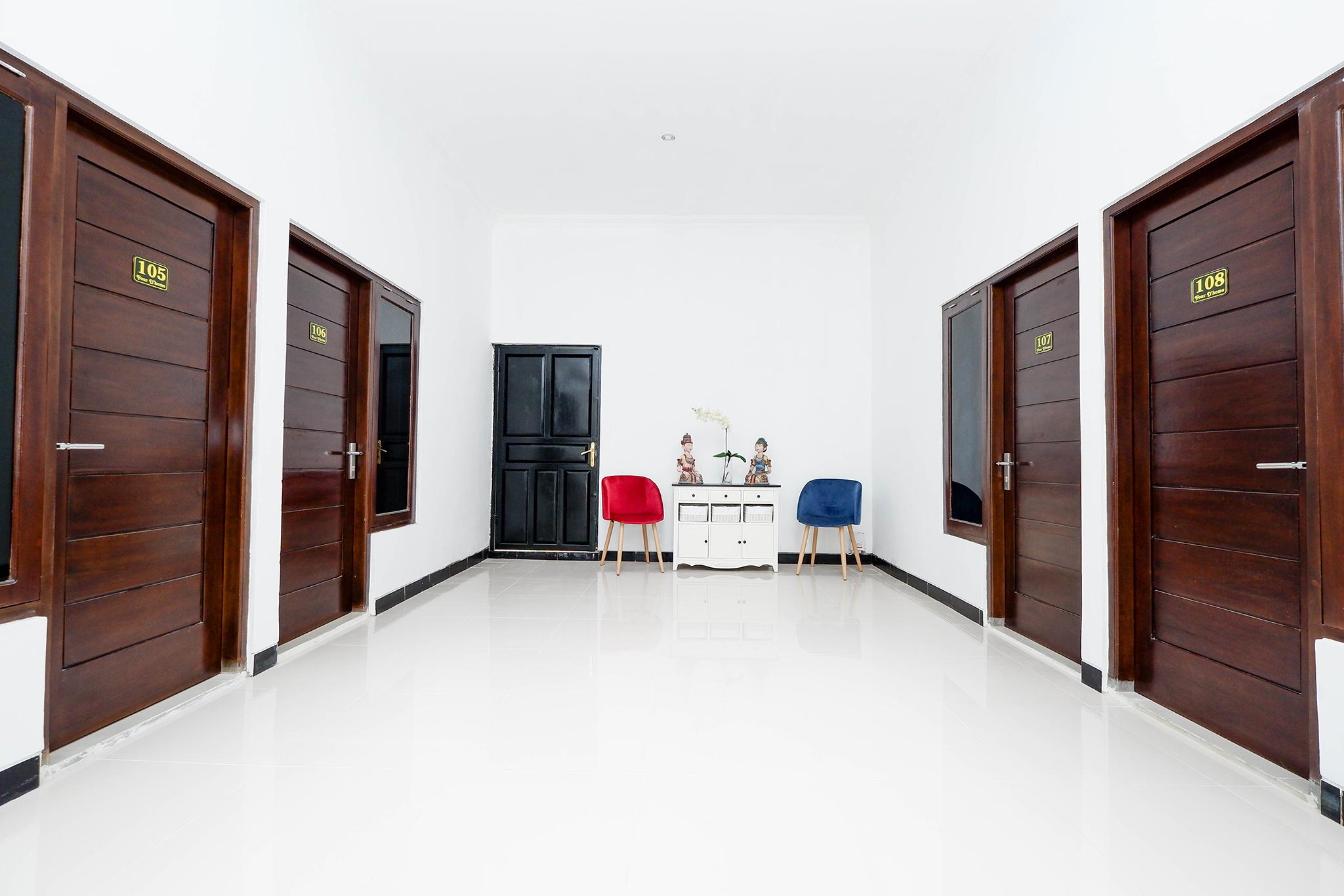 Oyo 1611 Four D'Home Solo Exteriér fotografie