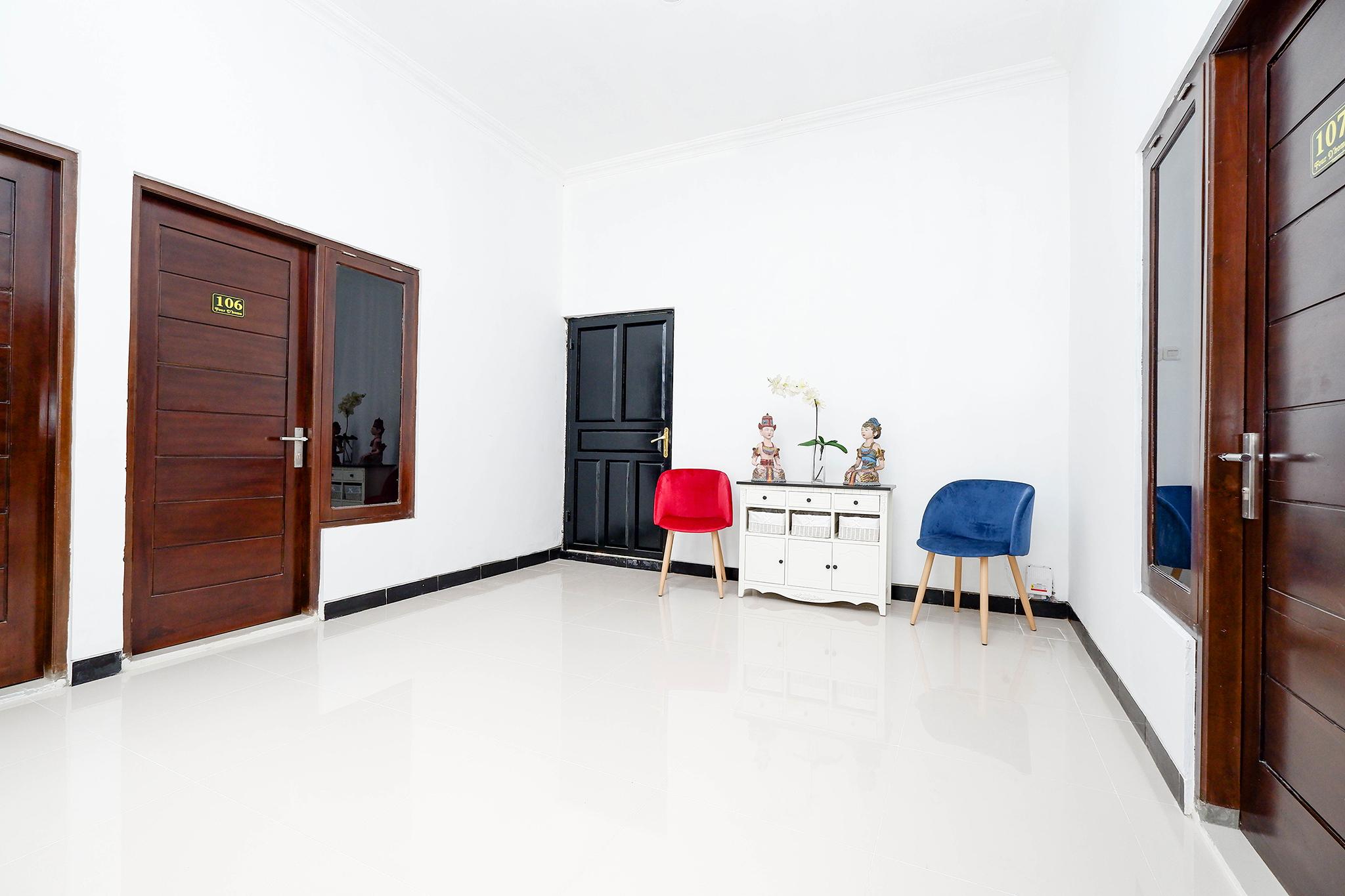 Oyo 1611 Four D'Home Solo Exteriér fotografie